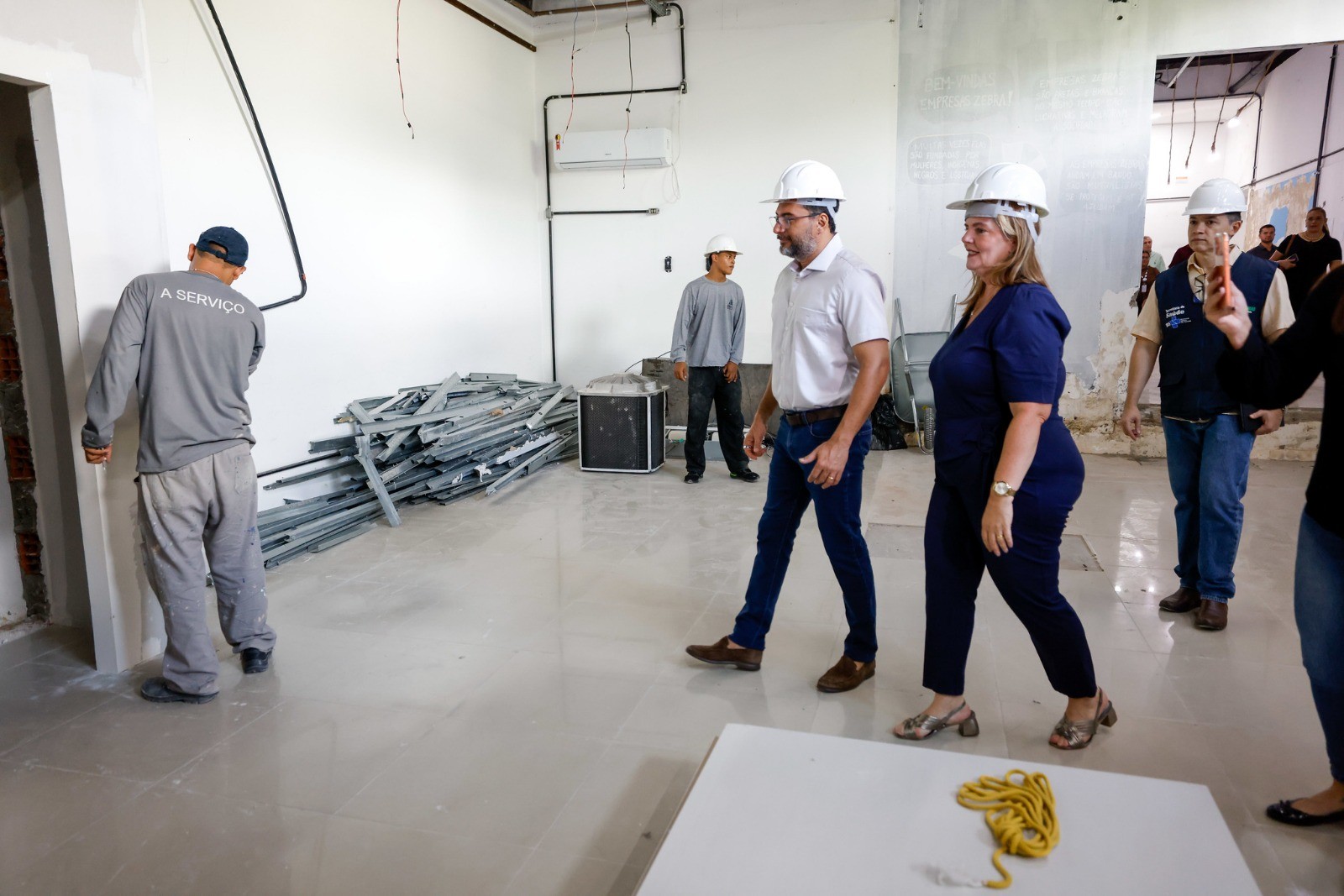 Wilson Lima vistoria obras da primeira Escola de Saúde Pública do Amazonas