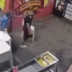VÍDEO: Criminoso armado assalta pizzaria em Manaus; câmeras registram ação