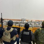 PF prende dois suspeitos e apreende 400 kg drogas e arma de fogo no Rio Madeira