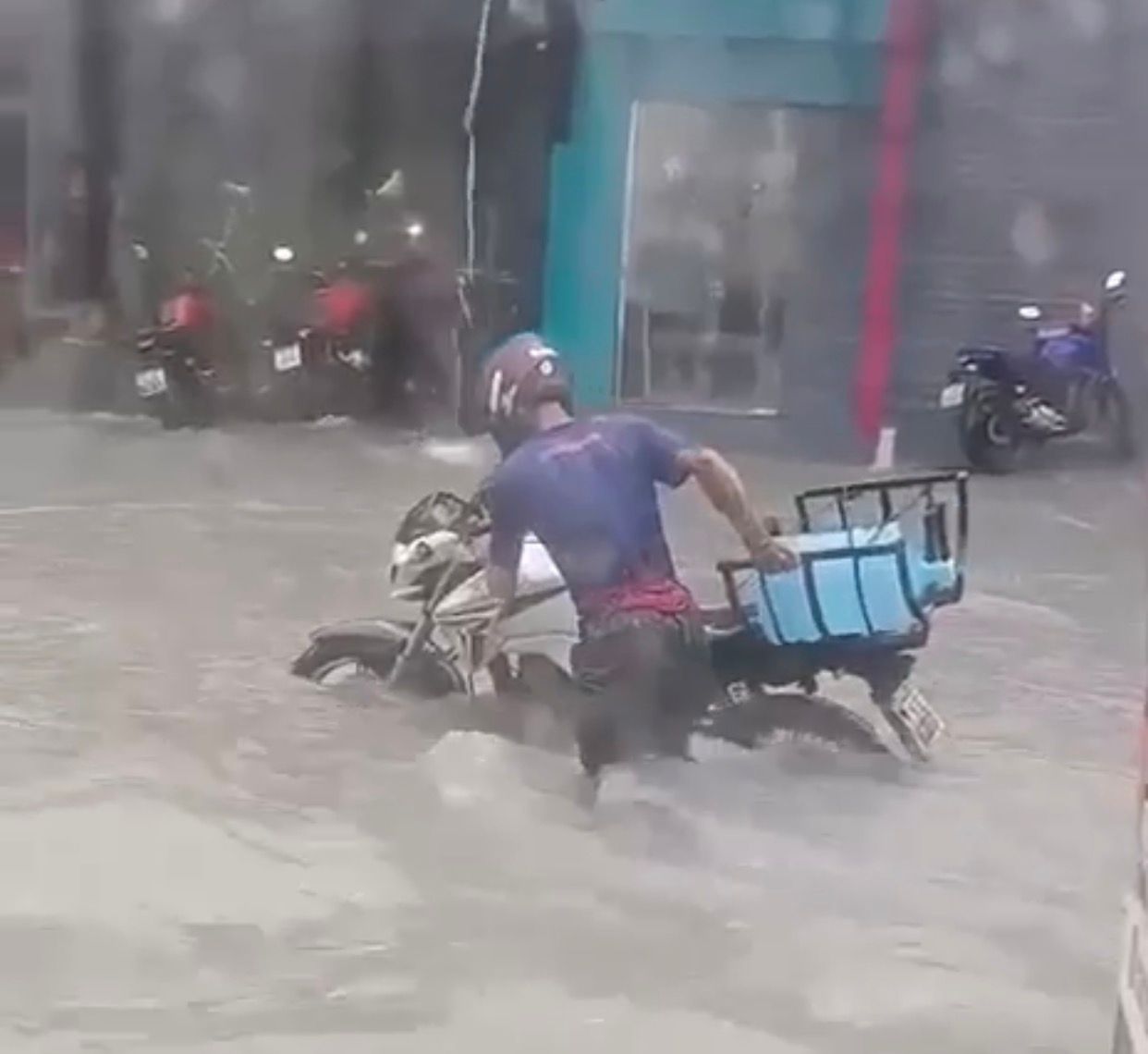 Manaus tem 77 ocorrências durante chuva intensa que ultrapassou 125 milímetros