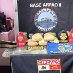 PM apreende dois carregamentos de drogas em uma única embarcação no AM