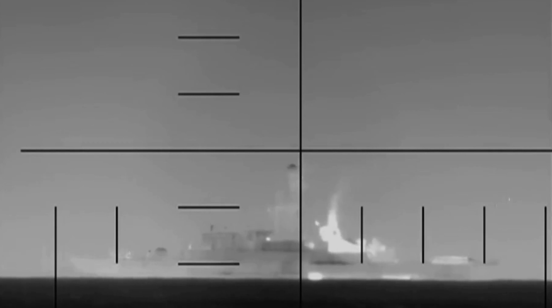 Vídeo mostra submarino dos EUA afundando navio do Irã