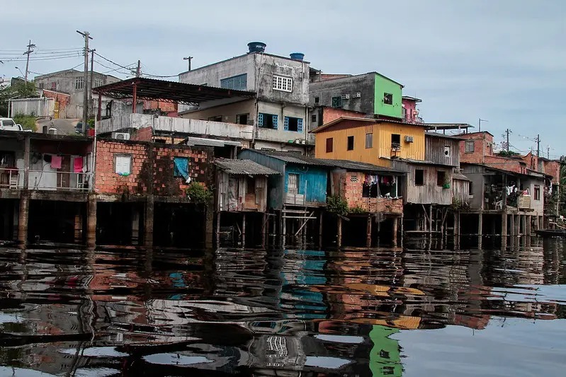 Manaus lidera crescimento de favelas e desafia planejamento urbano