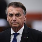 Médicos alertam que Bolsonaro ainda enfrenta risco de morte