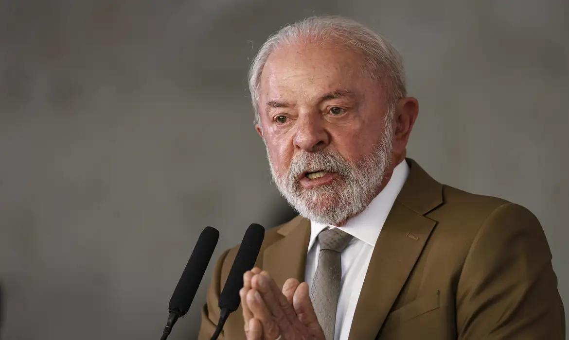 Lula anuncia corte de impostos e subsídio para reduzir diesel