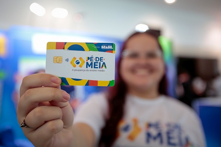 Pé-de-Meia: Estudantes que concluíram o ensino médio em 2025 ainda receberam o pagamento do benefício