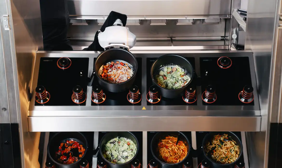 Cozinha robô com IA vence prêmio internacional de robótica