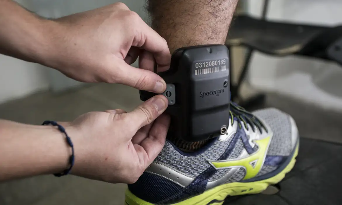 Senado aprova uso imediato de tornozeleira para agressores de mulheres