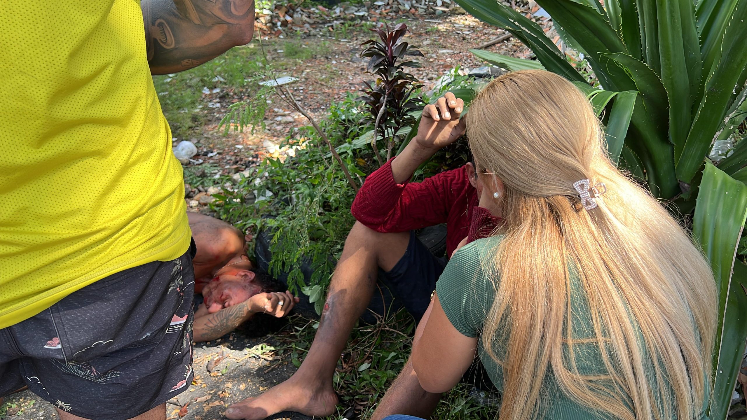 VÍDEO: Suspeitos de assalto são linchados por moradores na Zona Leste de Manaus