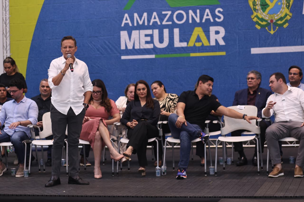 Adjuto Afonso destaca entrega de 500 títulos em Manaus