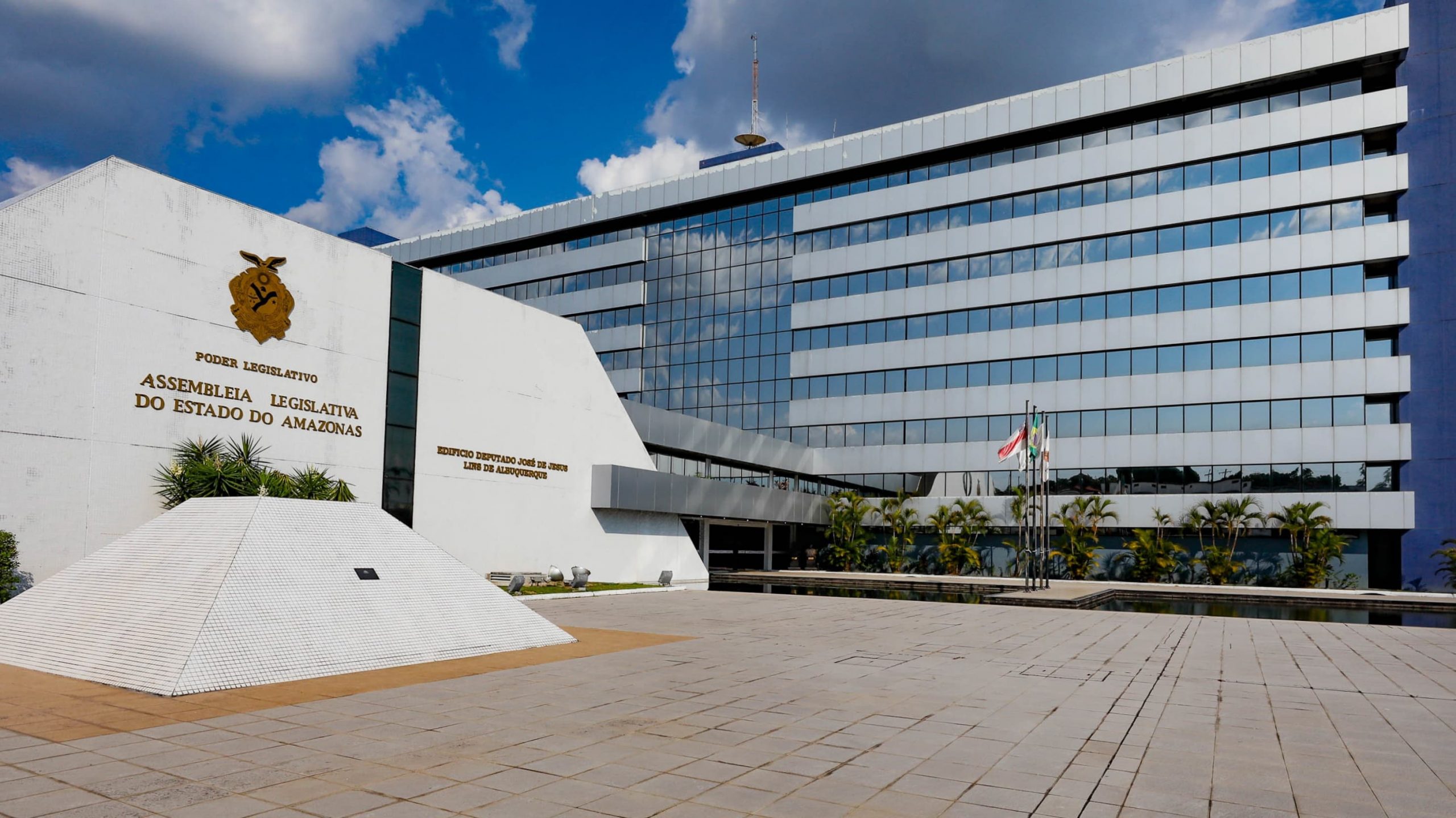 Que parlamento é esse que vai escolher os novos governantes do Amazonas?