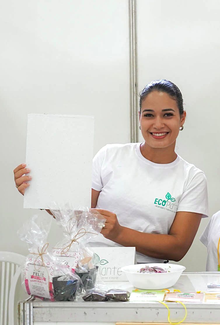 Em Altamira, um negócio artesanal está reinventando o destino do papel descartado