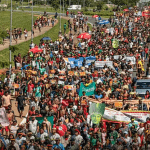 Indígenas fazem marcha em Brasília e cobram respeito aos seus direitos e territórios