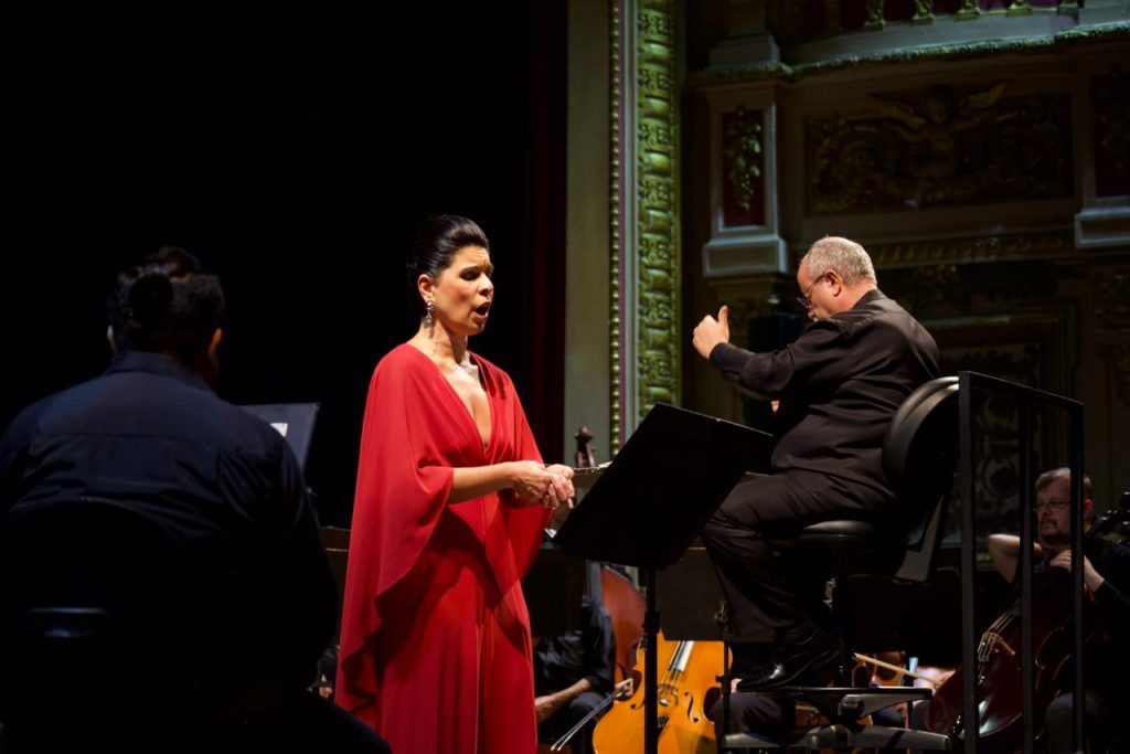 Apresentação de canto lírico no Teatro Amazonas durante Festival Amazonas de Ópera