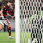 Flamengo vira sobre o Santos e vence por 3 a 1 no Maracanã