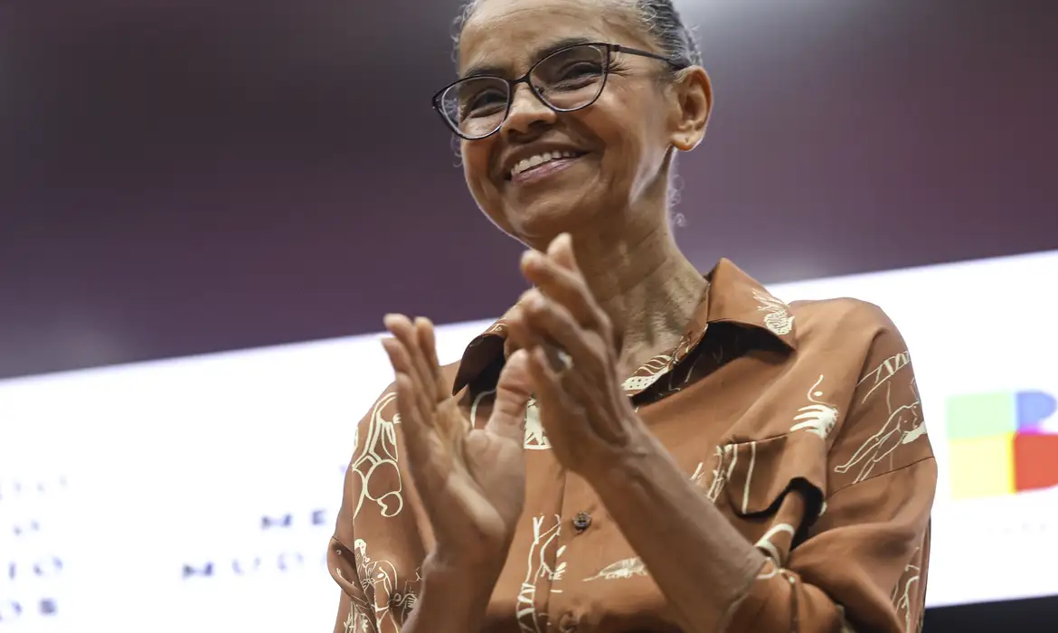 Marina Silva deixa Ministério do Meio Ambiente para disputar eleições
