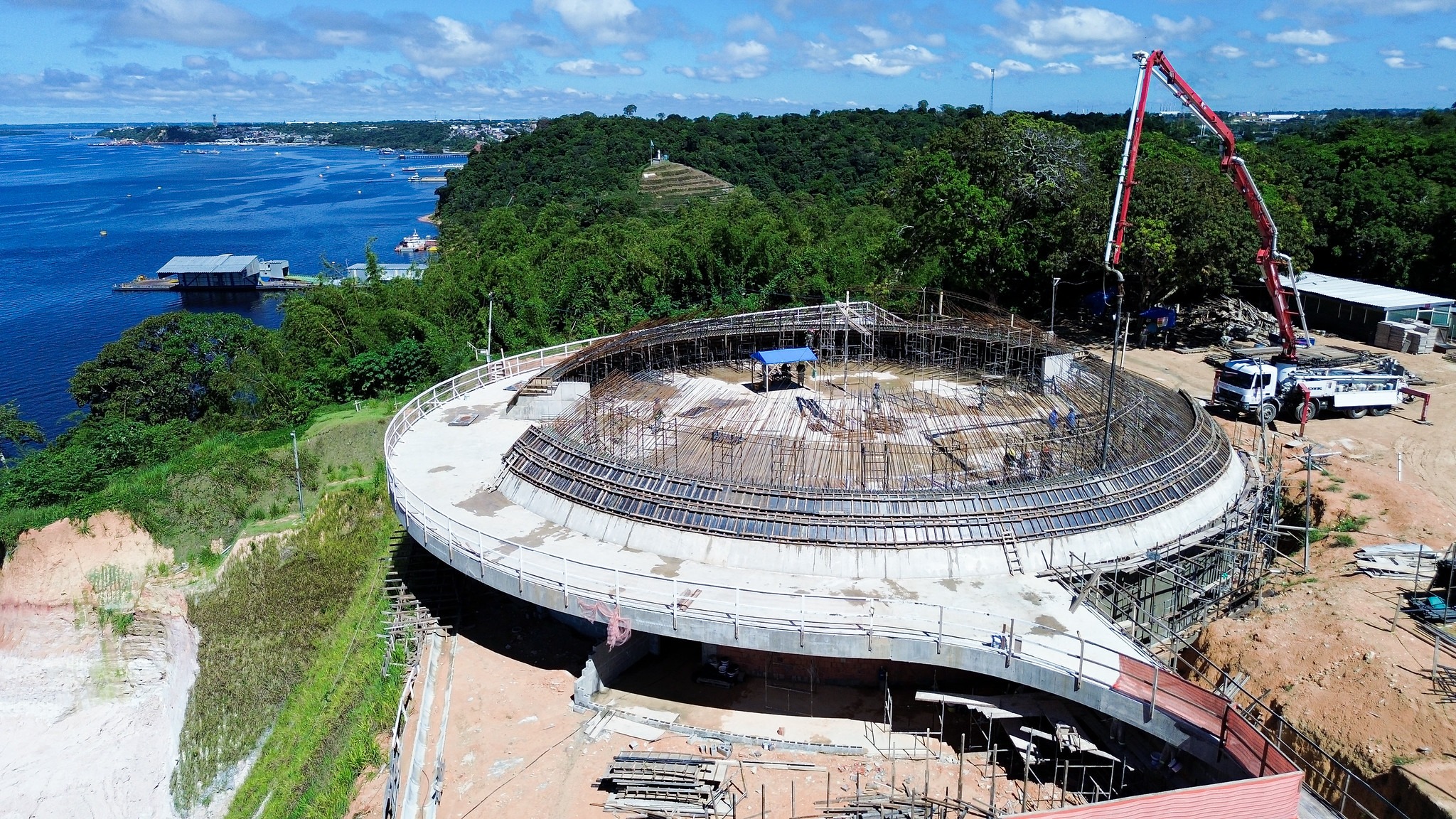 Oca Niemeyer avança com 3º anel de concretagem em parque de Manaus