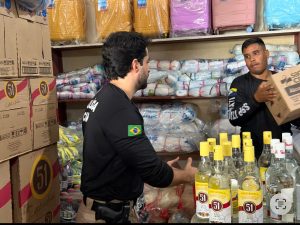 Frascos de álcool adulterado apreendidos durante operação policial em Itamarati