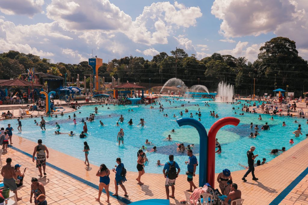 Parque Aquático do Sesc recebe público com entrada solidária em Manaus