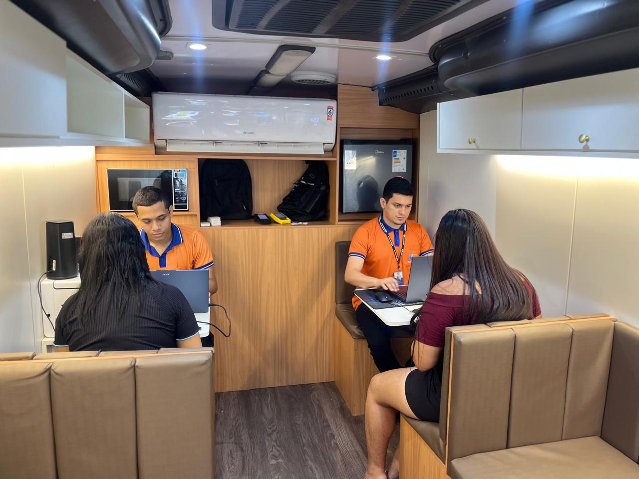 ‘PassaFácil Aqui’ leva emissão de cartões a estudantes na Zona Leste de Manaus