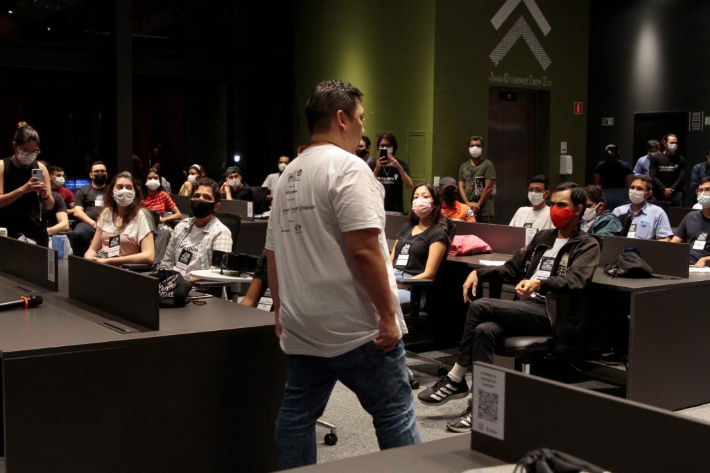 Alunos em curso de Pacote Office com foco em rotinas administrativas em Manaus