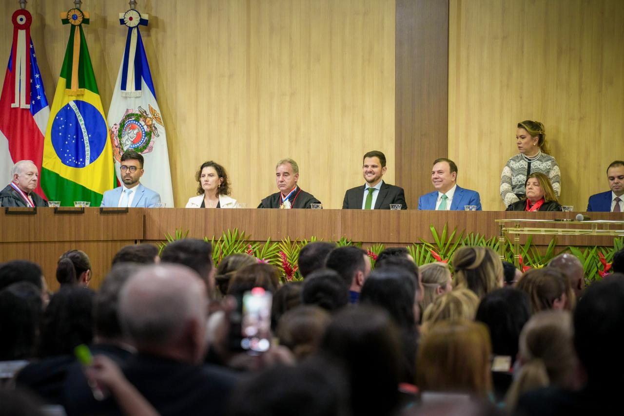 Renato Junior prestigia posse de 23 novos juízes do Tjam