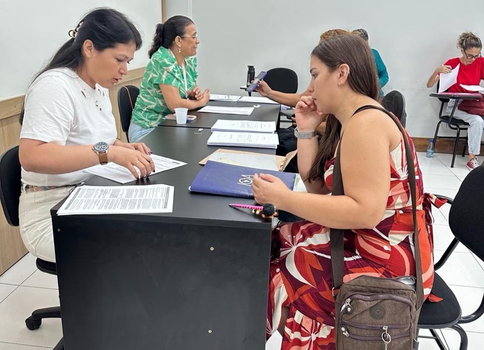 Atendimento a candidatos contemplados para para bolsas de estudo.
