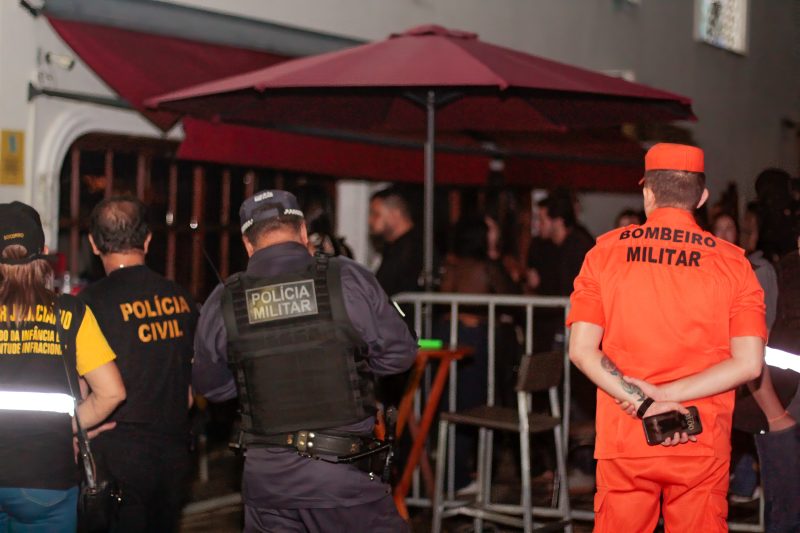 Bar funcionando em porão de restaurante no Vieiralves é multado em Manaus