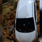 VÍDEO: Carro de motorista de app cai em cratera ao tentar atravessar ponte no Tarumã