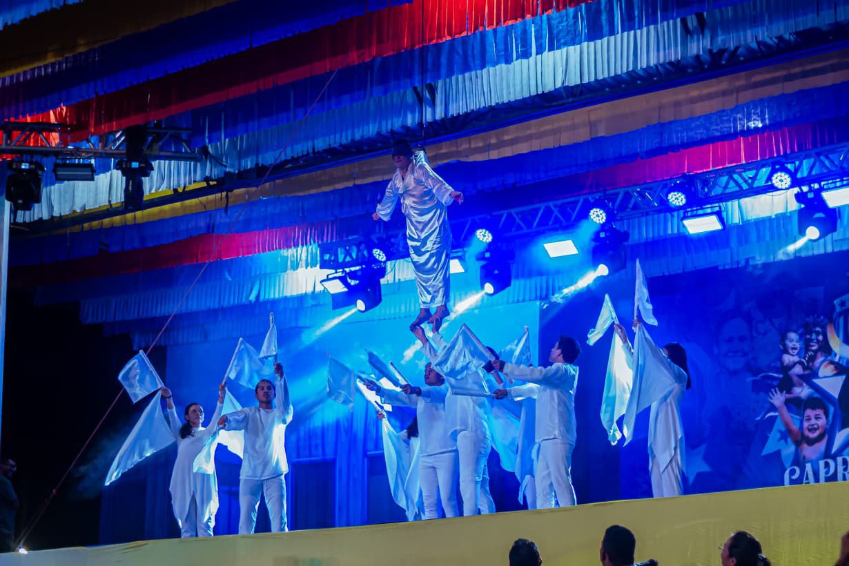 Encenação inclusiva emociona público no Curral do Caprichoso