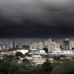 Chuvas extremas expõem falhas estruturais e deixam bairros alagados em Manaus