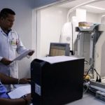 Lei obriga empresas a informar sobre vacinação e a liberar funcionários para exames preventivos sem desconto no salário