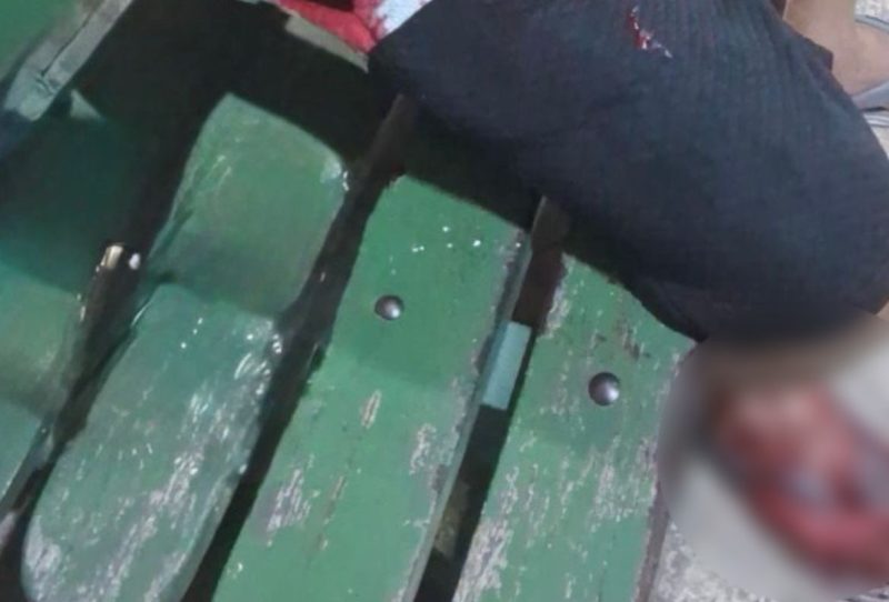 Mulher esfaqueia marido após ler mensagens no celular dele em Manaus