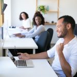 Saúde mental e bem-estar no trabalho estão no centro das atenções nas empresas