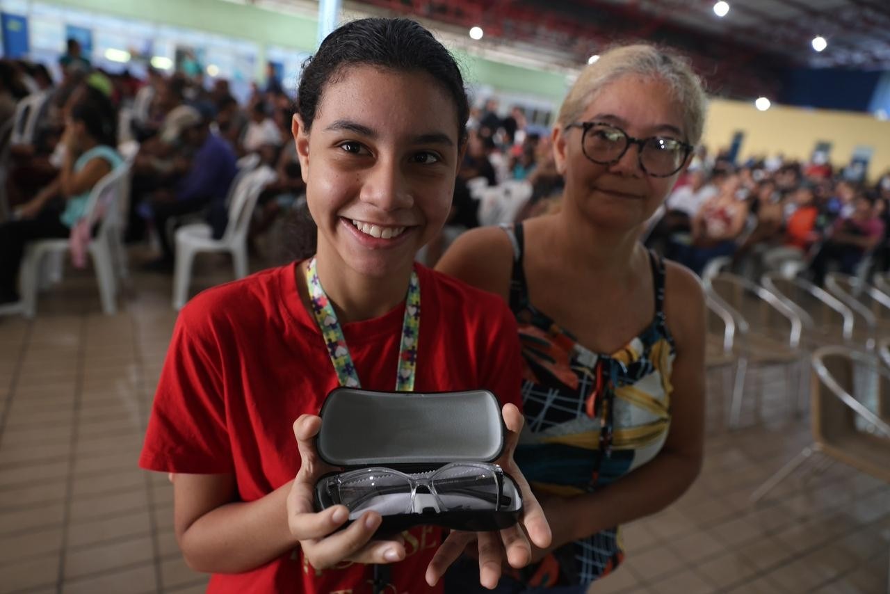Pacientes recebem óculos e destacam acesso à saúde em Manaus