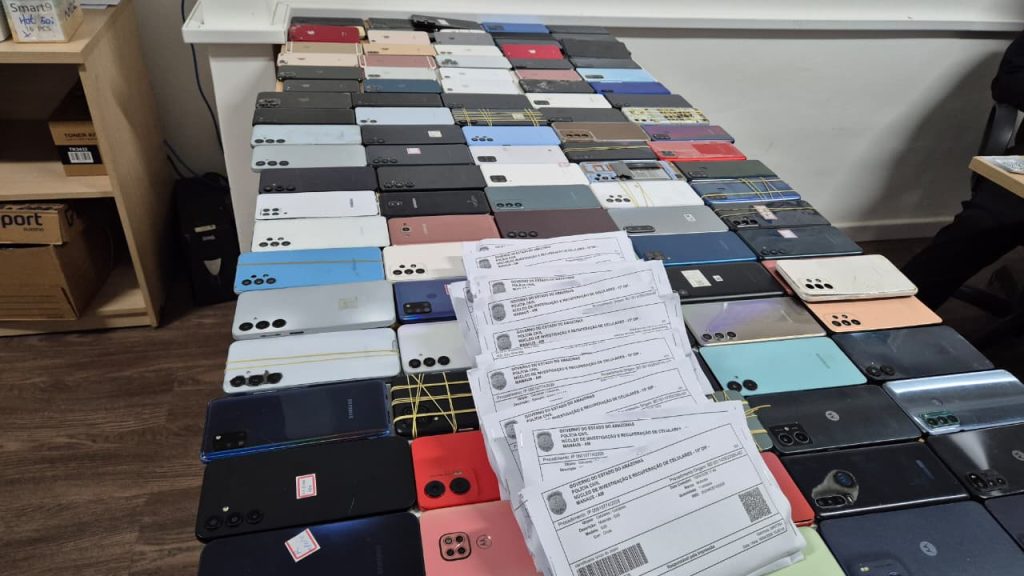 Celulares apreendidos pela Polícia Civil durante operação RecuperaFone em Manaus