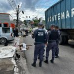 VÍDEO: Acidente entre moto e caminhão deixa um morto e outro ferido em Manaus