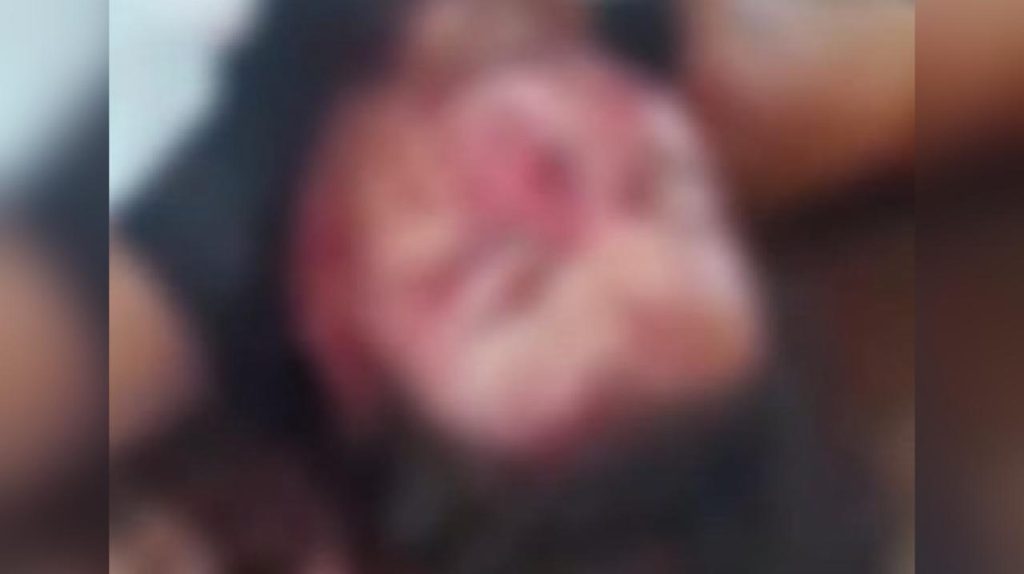 Homem mata irmãos a facadas, tenta matar a mãe e foge com sobrinha em Boca do Acre