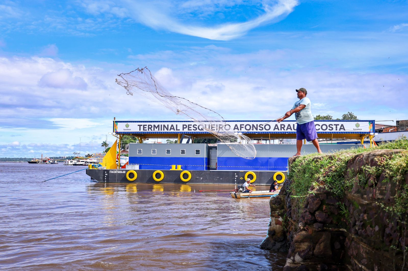 Eduardo Braga entrega terminais pesqueiros e vistoria obras em Itacoatiara