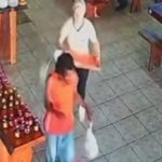VÍDEO: Mulher reage após homem alisar partes íntimas dela no AM
