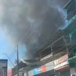 VÍDEO: Incêndio atinge loja e espalha fumaça preta pela Avenida Brasil em Manaus