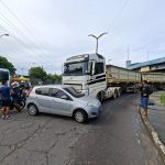 Acidente e discussão entre motoristas travam trânsito na Zona Leste de Manaus