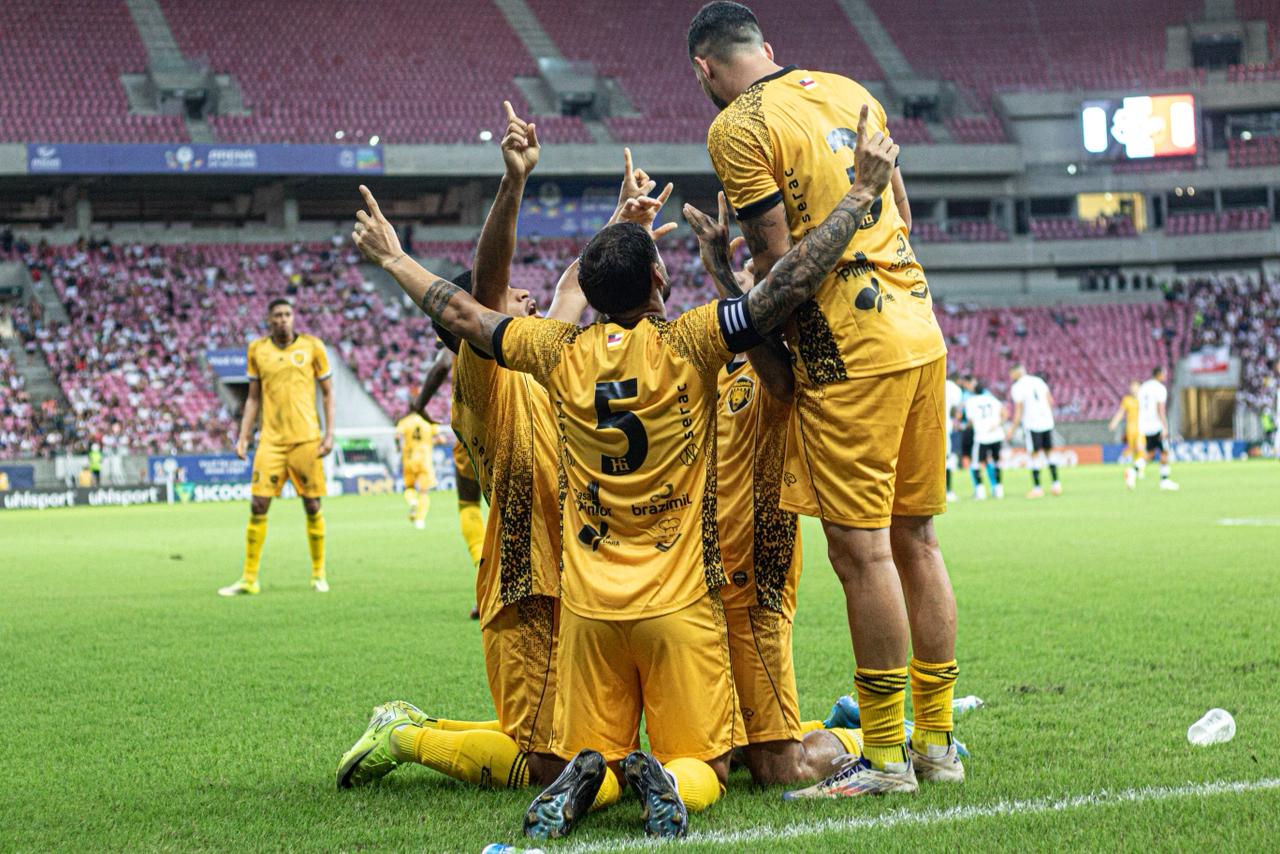 Amazonas vence Santa Cruz e mantém 100% na Série C