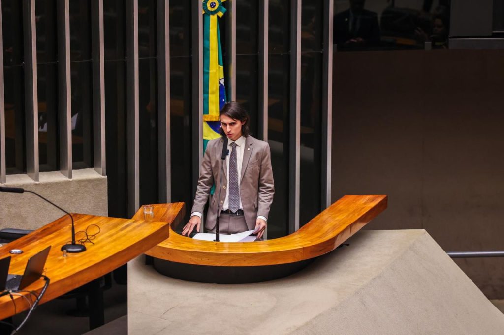 Deputado Amom Mandel durante sessão na Câmara dos Deputados