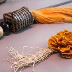 Moda com insumos da floresta vira estratégia de geração de renda no Amazonas