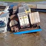 VÍDEO: Balsa se parte ao meio e afunda no Rio Amazonas durante comboio de cargas