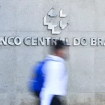 Juros altos elevam endividamento das famílias brasileiras, aponta BC