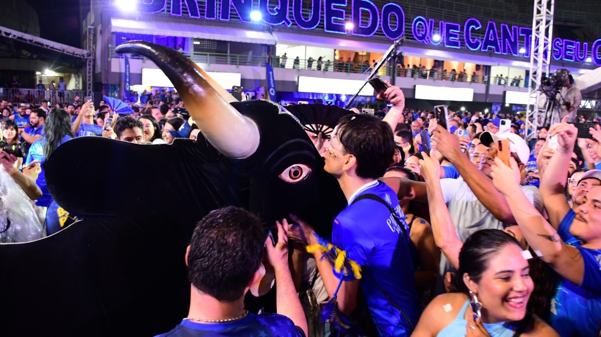 Bar do Boi Caprichoso reúne público mesmo com chuva na abertura da temporada