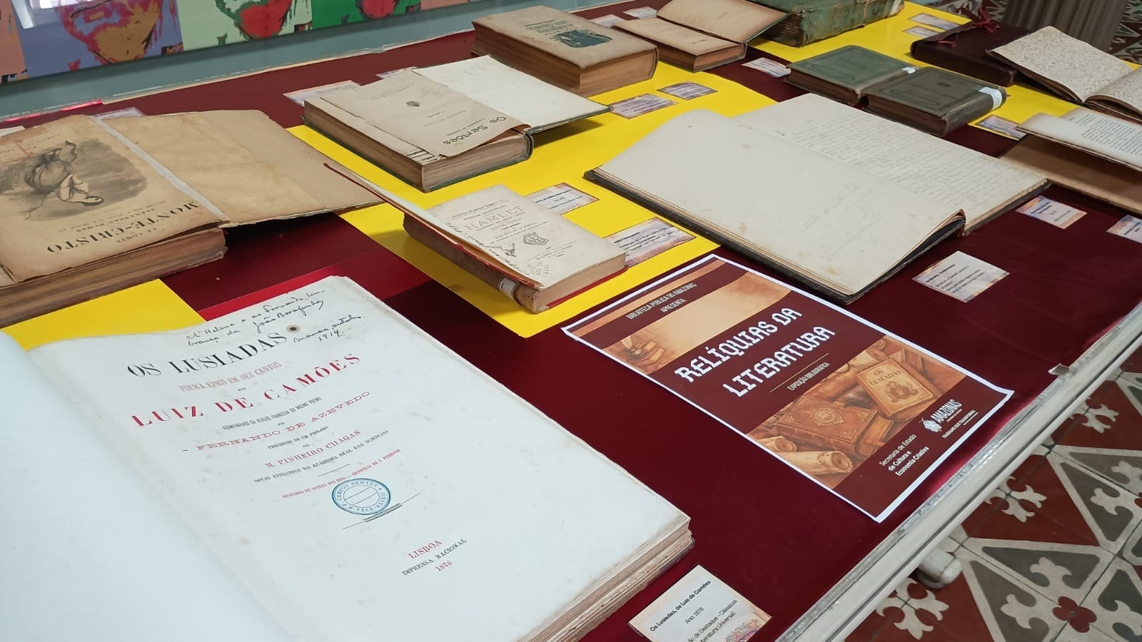 Biblioteca do Amazonas abre exposição com obras raras da literatura