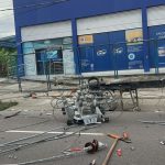 VÍDEO: Homem pega carro sem autorização, perde controle e derruba poste na Max Teixeira